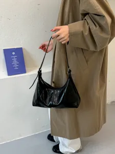 Classic black hobo shoulder bag for women, minimalist design commuter crossbody bag.
