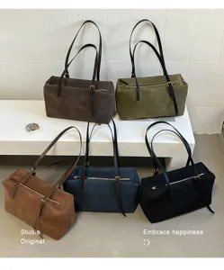 Detailansicht der koreanischen Retro Boston Umhängetasche, große Kapazität für Alltag.