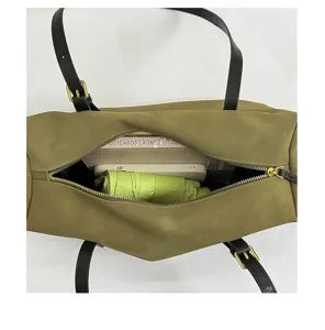 Klassische Retro Boston Schultertasche mit grossem Fassungsvermögen und Innenraum.