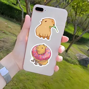 Simpatici adesivi impermeabili capibara vista dettagliata, PVC per telefono portatile.