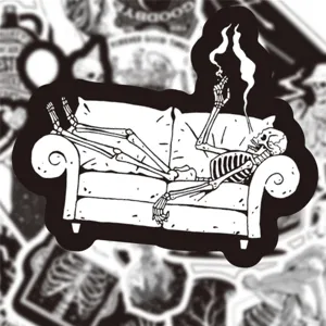 Schwarzer weißer Gothic Skelett Rauchen Couch Aufkleber, wasserdichter Vinyl Aufkleber für Laptop.