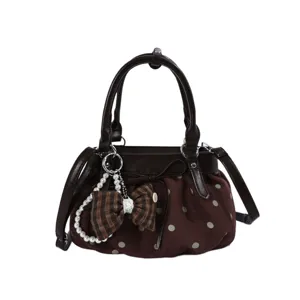 Detalles del bolso de nube marrón con lunares y lazo de perlas, bolso de hombro coreano lindo.