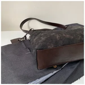 Vrouwen retro luipaardprint schoudertas, grote capaciteit mode pendelen dumpling tas detail.