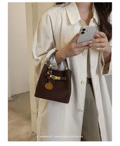Koreaanse retro minimalistische emmertas vrouwen casual veelzijdige crossbody tas.