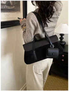 Chic black shoulder bag for women, vintage underarm bag with small detachable pouch, stylish.