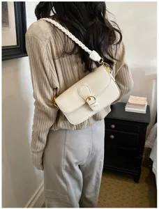 Modische weiße Leder Damen Umhängetasche, elegante koreanische Achseltasche mit Flechtgurt.