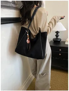 Large capacity canvas shoulder bag for women, vintage commuter tote bag with minimalist style.