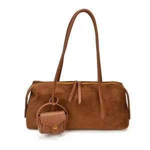 Bolso de hombro de ante marrón para mujer, elegante bolso baguette minimalista con pequeño bolsillo.