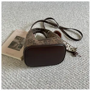 Leopardmuster Eimer Tasche Damen Herbst Umhängetasche modische Schultertasche chic