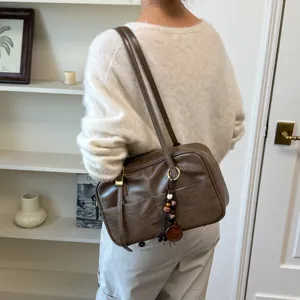 Retro brown underarm shoulder bag for women, versatile large capacity leather bag