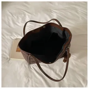 Detailed view of the retro leopard print tote bag with brown leather trim and large capacity.
