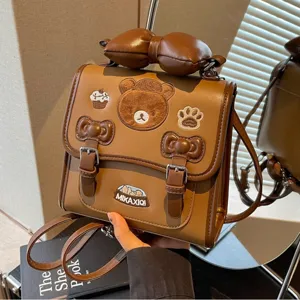 Dames Mode Strik Rugzak Kawaii Beer Borduurwerk PU Leer Handtas Casual Woon-werkverkeer Schoudertas Multifunctionele Daypack Voor School Dagelijks Gebruik