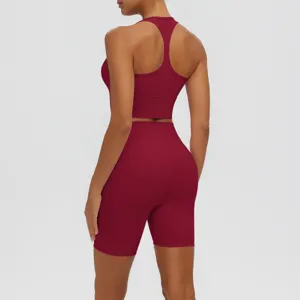 Ensemble de yoga de sport pour femme short de fitness taille haute et soutien-gorge de sport.