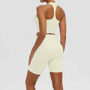 Ensemble yoga sport côtelé pour femmes, short fitness taille haute et soutien-gorge de sport.