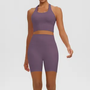 Ensemble de yoga pour femme, short de sport taille haute et brassière dos nu respirante.