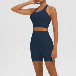 Détails de l'ensemble de soutien-gorge de sport et short de yoga bleu foncé pour femmes.