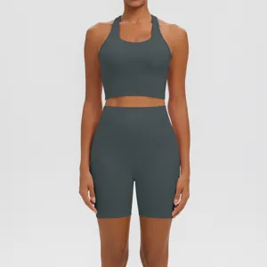 Vue détaillée de soutien-gorge de sport et short de yoga taille haute bien respirant
