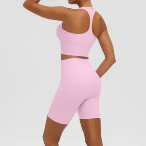 Ensemble de yoga fitness rose pour femmes, short taille haute respirant et soutien-gorge dos nu.