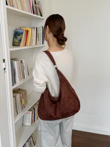 Retro suède grote capaciteit schoudertas voor vrouwen, casual herfst winter hobo tas chic.