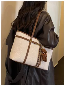 Stylish color block tote bag with shoulder strap and cute bear pendant for daily commuting.