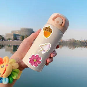 Wasserdichte vergoldete Aufkleber-Details mit niedlichen Eichel-, Schmetterlings- und Blumendesigns.