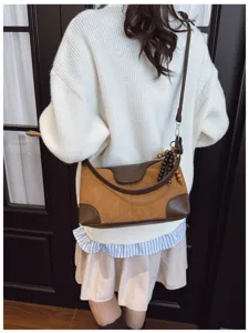 Vintage brown patchwork shoulder underarm bag for women, stylish commuting casual tote handbag.