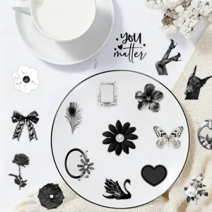 Dettaglio set adesivi vintage in bianco e nero, decorazione per scrapbooking ed agenda.