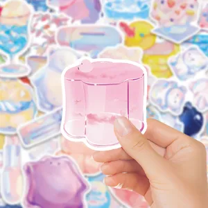 Beau détail de gros plan d'un autocollant esthétique gelée rose pour ordinateur