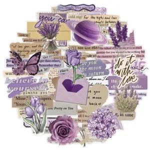 Nahaufnahme der lila ästhetischen PET-Aufkleber mit Blumen und inspirierenden Zitaten.