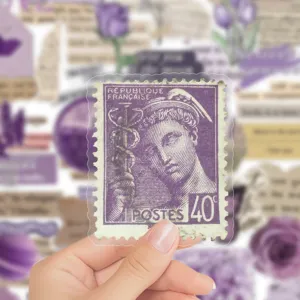 Lila PET Briefmarken Sticker im Vintage Stil fuer DIY Tagebuch Scrapbooking und Deko.