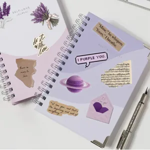 Asthetisches lila PET-Aufkleber-Set und Notizbuch fur kreatives Basteln und Planen.