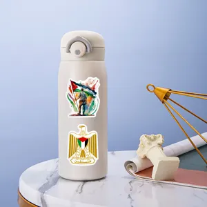 Bottiglia termica bianca decorata con adesivi graffiti impermeabili a tema Palestina.