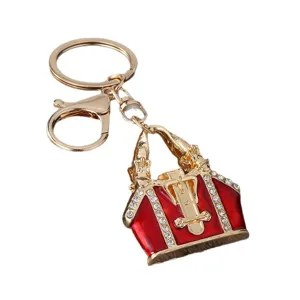 Porte-clés sac à main rouge avec strass et émail, joli anneau de clé en métal pour cadeau.