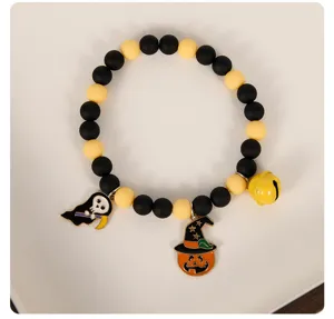 Halloween Haustier Halskette mit schwarzen gelben Perlen Totenkopf Kürbis Anhänger Katze.