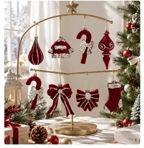Burgundrote Samt Weihnachtsbaum Hängeornamente Set, elegante Schleife und Zuckerstange.