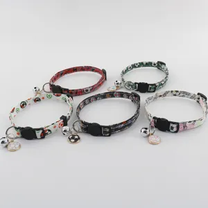 Süßes Fußballmuster Haustier Katzen Hunde Halsband mit Glocke und Anhänger, Schnalle.