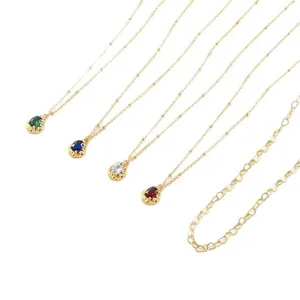 Ensemble de collier pendentif en zircon coloré plaqué or avec breloques ovales rétro.