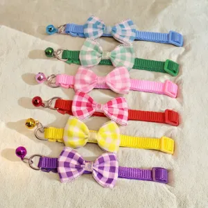 Collier pour Animal de Compagnie Réglable à Carreaux Nœud Papillon Cloche pour Chat Chien Accessoires Chaton Chiot Fournitures