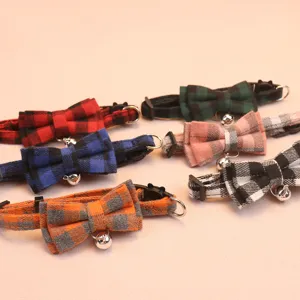 Collier pour chat à carreaux avec nœud papillon et cloche, boucle de sécurité pour animaux