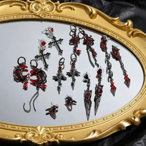 Gotisch dunkle rote Strass Kreuz Dolch Ohrringe Set coole Punk Stil Mode Ohrschmuck Damen