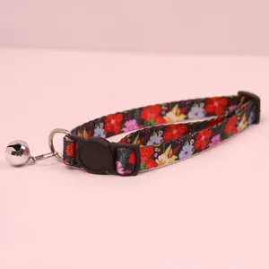 Floral cat collar with safety buckle and bell, vintage floral pet neck strap for daily wear