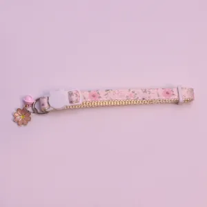 Cute floral pet collar with bell and daisy charm, perfect accessory for cats and dogs.
