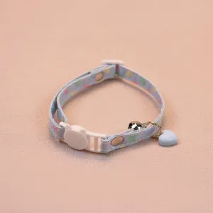 Cute cat collar with heart pendant, adjustable safety buckle and bell for small pets detail.