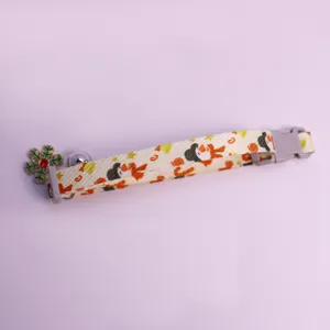 Collier de Noël pour animal avec cloche et flocon, accessoire mignon de cou pour chat et petit chien.