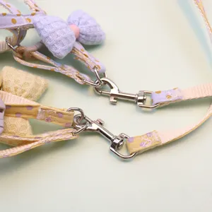 Süßes Pünktchen Haustier Geschirr Set mit Schleife, Metallclip für kleine Hunde und Katzen.