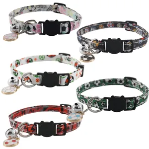 Süßes Cartoon Fußball Haustier Halsband mit Glocke und Sicherheitsschnalle für Katzen.