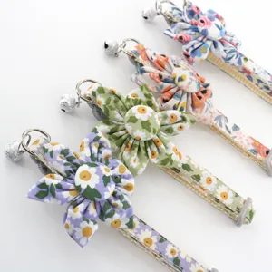 Cute floral pet collar with bell, sweet daisy bow design, adjustable cat and dog neck strap.