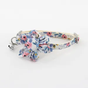 Cute floral pet collar with fabric daisy flower and bell, adjustable cat and dog neck strap.