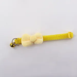 Gele pluche strik huisdier halsband met bel, verstelbare nekband voor kleine honden en katten.