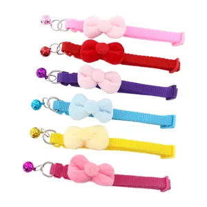 Schattige pluche strik kattenhalsband met bel, verstelbare nekband voor kleine honden en katten